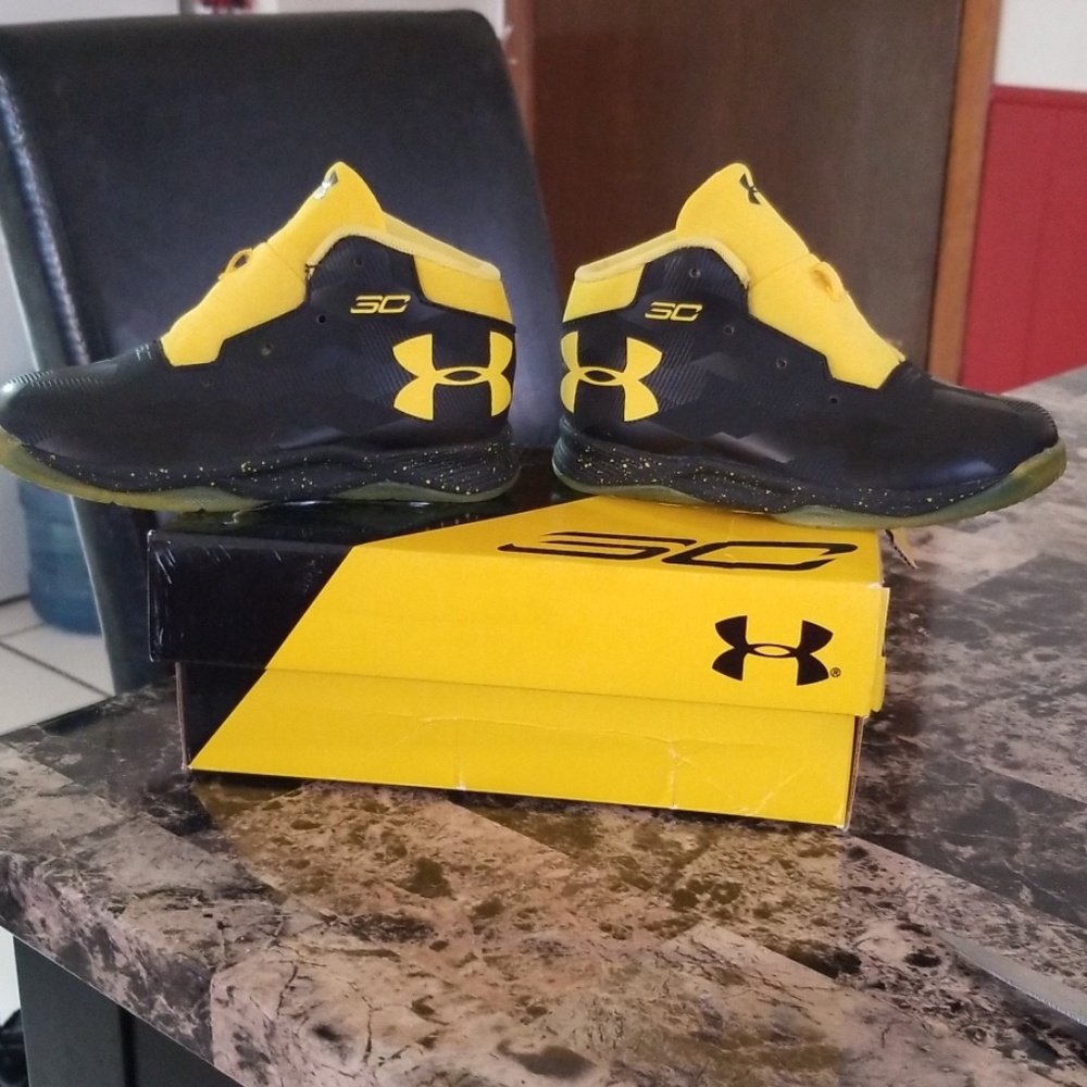 Under Armour INF Curry 2.5 size 9K